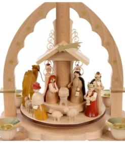 Pyramide A 4 Bougies En Bois Pour Un Noël Traditionnel