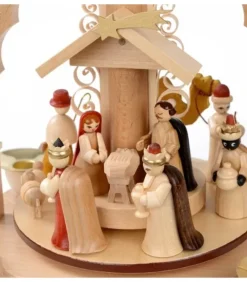 Pyramide A 4 Bougies En Bois Pour Un Noël Traditionnel